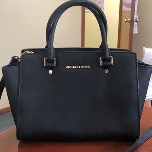 Michael Kors Medium Selma Crossbody bag
